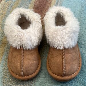 Cat & Jack Moccasin Shoes Tan and White Plush Trim